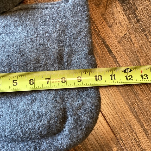 Hand Made Wool Grey Crossbody Bag with Bumblebee Pin - Picture 8 of 9